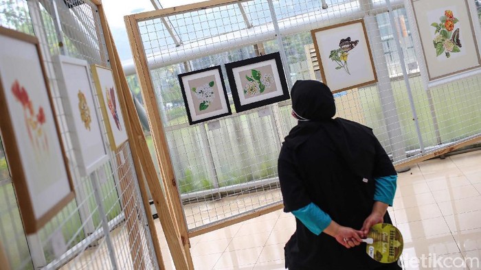 Melihat Pameran Seni Jakarta Biennale 2021 Jakarta Biennale 2021 tengah digelar di Museum Nasional dan ruang-ruang publik di Jakarta. Yuk lihat.