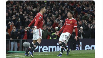 Jadon Sancho di akun Twitter-nya puas dengan performa top para pemain MU yang menunjukkan determinasi tinggi. Foto: Twitter