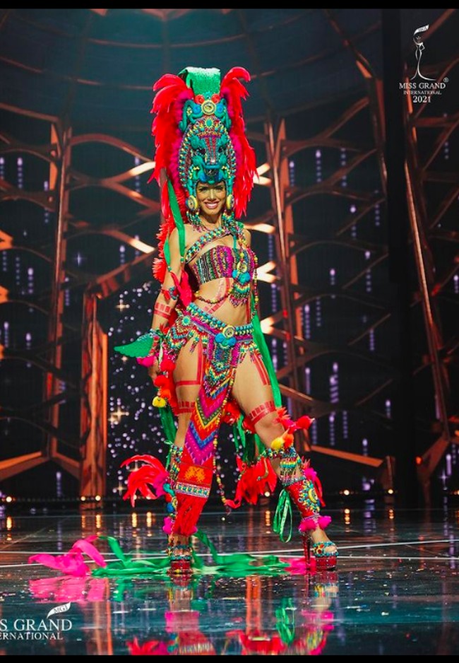 Miss Grand Guatemala tampil memukau dengan kostum colorful. Foto: dok. Instagram