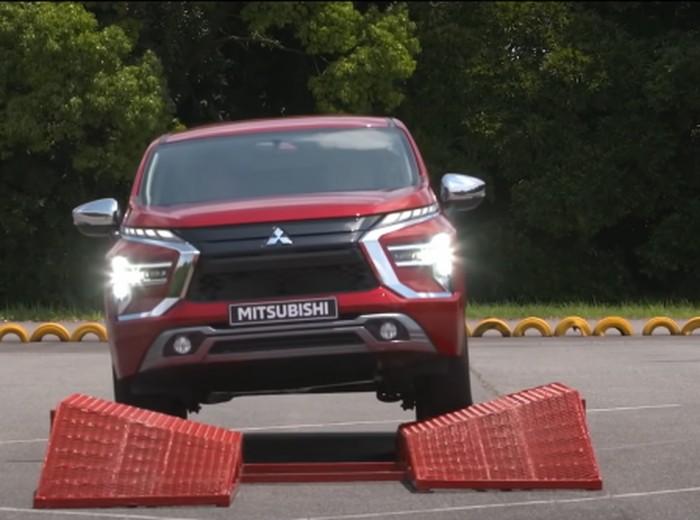 Mitsubishi Xpander Disiksa Seperti Mobil 4x4