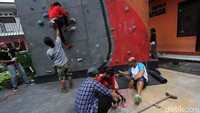 Kegiatan tersebut untuk mengembangkan olahraga panjat dinding difabel sekaligus mencari bibit atlet paraclimbing.
