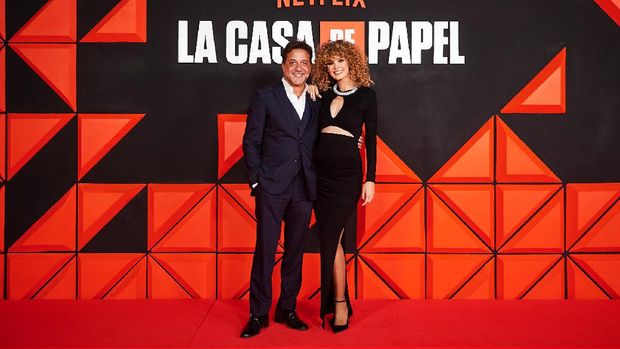 MADRID, SPAIN - NOVEMBER 30: Enrique Arce and Esther Acebo attends Netflix  