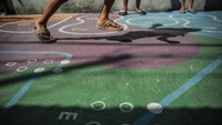 Lukisan atau mural itu memuat unsur huruf dan angka braille guna mewujudkan lingkungan yang lebih edukatif.