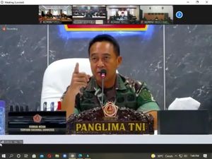 Menegangkan, Panglima TNI Marah Kasrem Merauke Main HP di Rapat