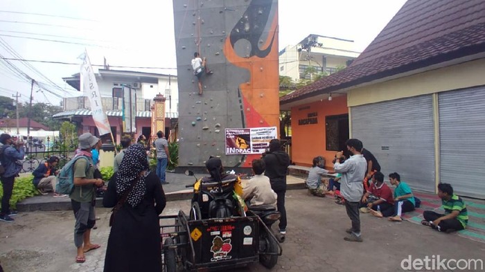 Paraclimbing