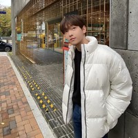 Dalam drama Korea The Penthouse 3, Lee Tae Vin dikisahkan sebagai putra politisi yang dimanja orang tuanya. Terbaru dirinya membintangi web drama Delivery bersama Miyeon (G)I-DLE, yang tayang di kanal YouTube Space Delivery. Foto: dok Instagram @taevin.lee