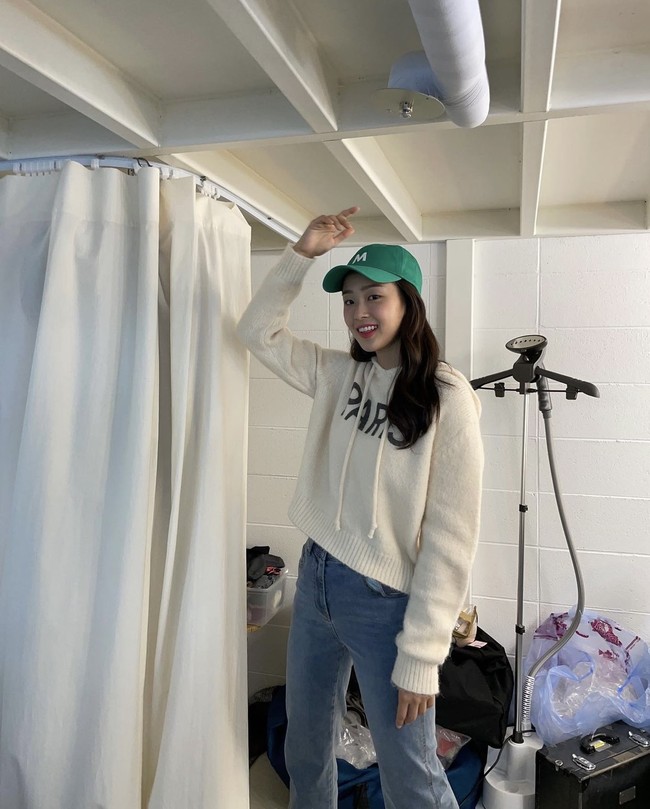 Akting Choi Ye Bin sebagai Ha Eun Byeol sukses membuat penonton The Penthouse geram. Aktris berumur 23 tahun ini akan beradu akting dengan Youngjae GOT7 dalam web drama Love & Wish yang diadaptasi dari webtoon dan tayang pada waktu dekat. Foto: dok Instagram @yebin__