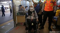 Dalam momentum Hari Disabilitas Internasional 2021, KAI Commuter mengajak pengguna transportasi dengan disabilitas untuk merasakan sarana dan prasarana perkeretaapian baru yang telah disiapkan dengan lebih aksesibel.
