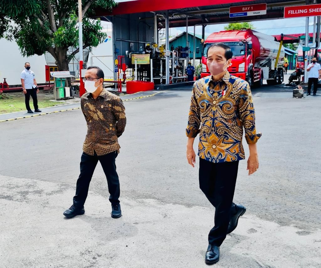 Presiden Jokowi Melakukan Sidak di Terminal BBM Sanggaran, Denpasar, (3/12/2021). (Dok: Biro Pers Sekretariat Presiden)