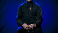 Salah satu akting narapidana yang terlihat profesional dan menghayati peran saat bermain dalam panggung teater di Nottara Theatre, Bukarest, Rumania (24/11). Program ini untuk memudahkan proses integrasi ke masyarakat saat para napi bebas.