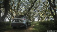 Kesimpulannya, meski menggunakan penggerak roda depan (FWD) dan keadaan penumpang penuh beserta barang bawaan, Wuling Almaz RS tetap bisa menaklukkan tanjakan curam sekalipun dalam road trip Ekspedisi 3.000 km ini.