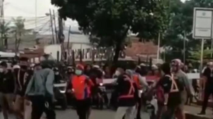 Sekelompok Orang Serang Relawan Edan Sepur di Bandung