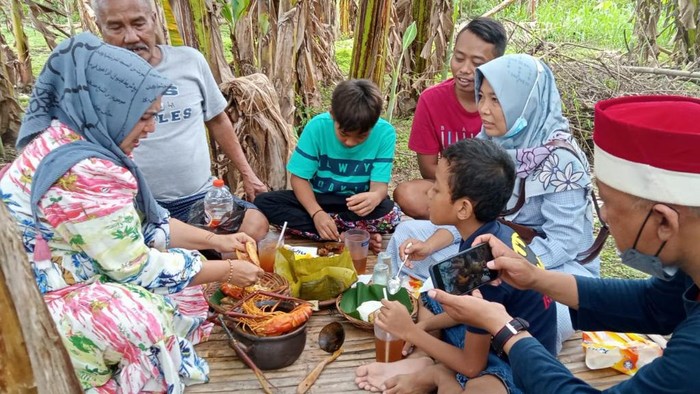 Sensasi Kuliner Ndeso di Pinggir Bengawan Solo