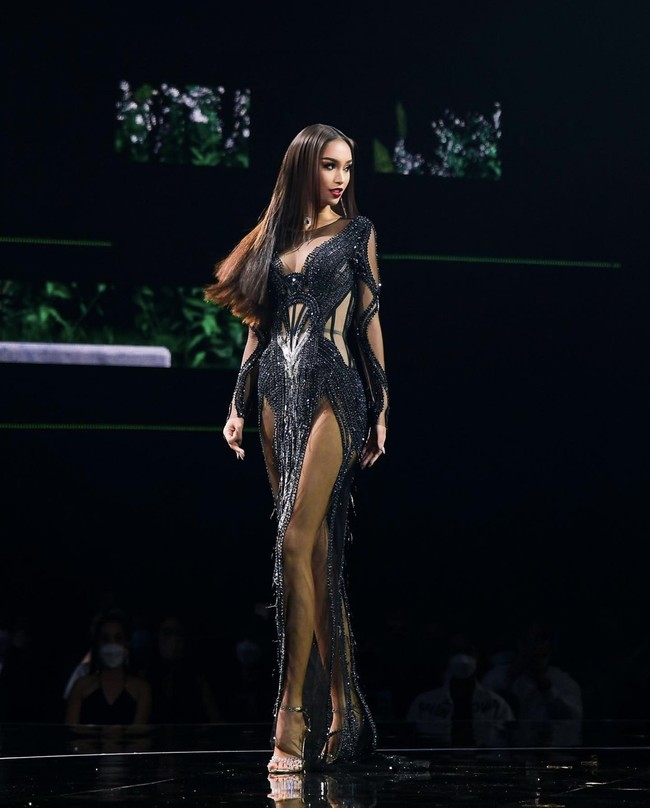 “Targetku di Miss Grand International 2021 adalah membawa kembali mahkota untuk Indonesia. Atau setidaknya menjadi dua finalis yang berdiri terakhir untuk menjadi pemenang,” ungkap Sophia Rogan dalam wawancara dengan Wolipop. Foto: dok. Instagram thesophiarogan