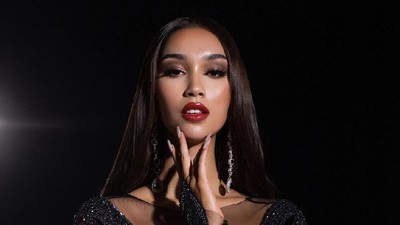 8 Aksi Sophia Rogan Pakai Gaun Malam dan Swimsuit di Miss Grand International