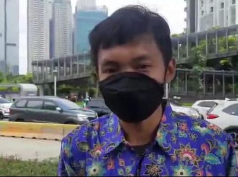 Sopir bus TransJ, Ade Setiyono mengaku botol air mineralnya jatuh dan menggelinding hingga kena pedal gas, Jumat (3/12/2021)