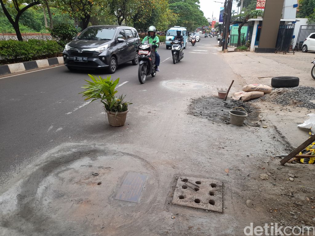 Sumur resapan di Jl Karang Tengah, Pondok Labu, Jakarta Selatan, 3 Desember 2021. (Marteen Ronaldo Pakpahan/detikcom)