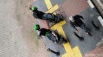 Terlalu! Trotoar di Dekat Pasar Mayestik Jadi Lokasi Parkir Liar