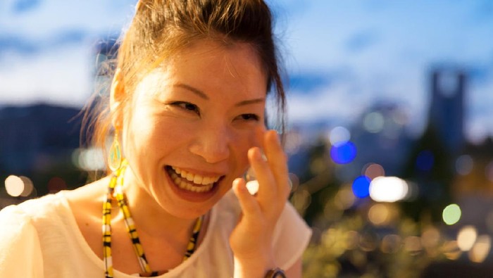tertawa Japanese woman getting emotional