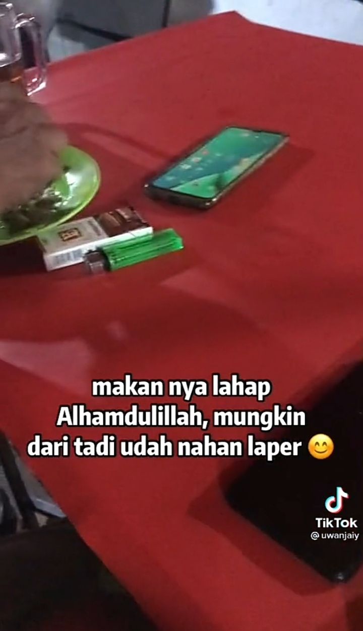 Cerita Manis Netizen Traktir Pengemudi Taksi Online Makan Nasi Bebek