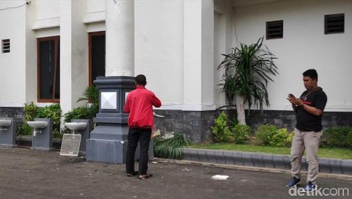 tukang service ac tewas terjatuh dari lantai 3 pemkab tuban