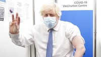 Mengutip AP, pemberian vaksin booster untuk PM Inggris tersebut dilakukan di Rumah Sakit St Thomas, London. Tak diketahui, vaksin apa yang diberikan kepada Johnson sebagai booster di tengah munculnya virus Corona varian Omicron di sejumlah negara termasuk Inggris.