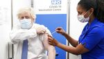 Varian Omicron Masuk Inggris, Boris Johnson Disuntik Vaksin Booster