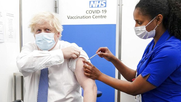 PM Inggris Boris Johnson menerima suntikan ketiga vaksin COVID-19. Vaksin booster itu dilakukan usai Inggris laporkan kasus Corona varian Omicron di negaranya.