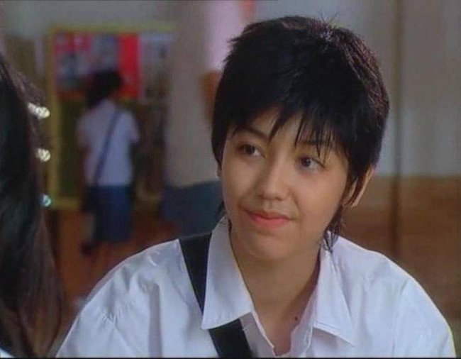 Ia lalu merambah dunia akting dan membintangi sinetron Olivia bersama Raffi Ahmad pada 2007. Di sinetron tersebut, Velove berperan sebagai siswi SMA berkarakter tomboy. (Foto: Instagram)