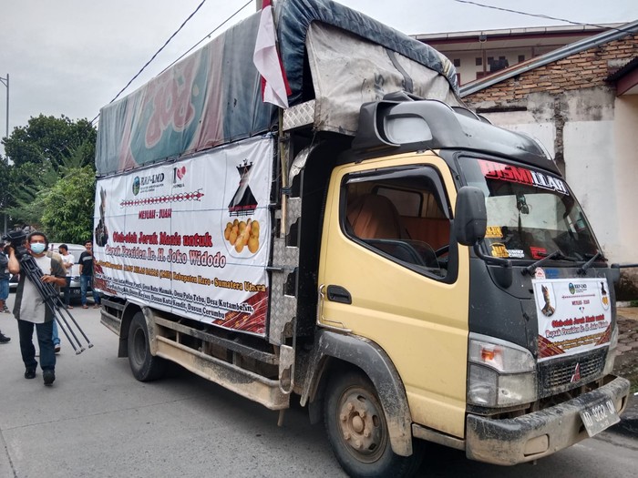 Warga dari Karo mengirim jeruk 1 truk ke Presiden Jokowi  (Ahmad Arfah-detikcom)