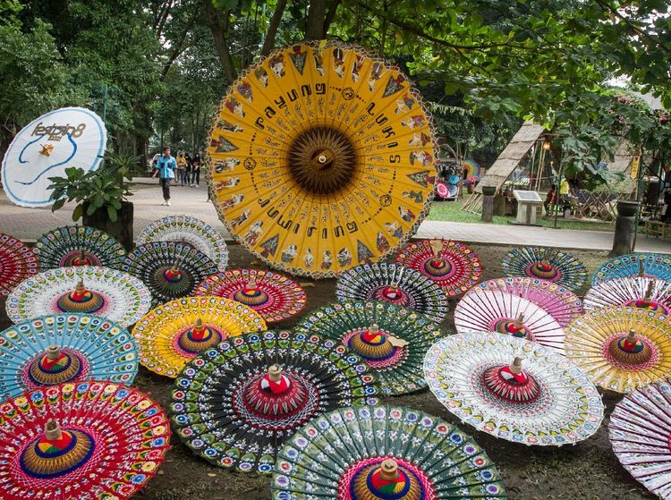 Warna-warni Festival Payung di Taman Balekambang