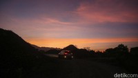 Bahkan, kami juga mencoba berhenti di tengah-tengah tanjakan berpasir di sana, mobil tidak mundur karena ada fitur Hill Hold Control (HHC). 