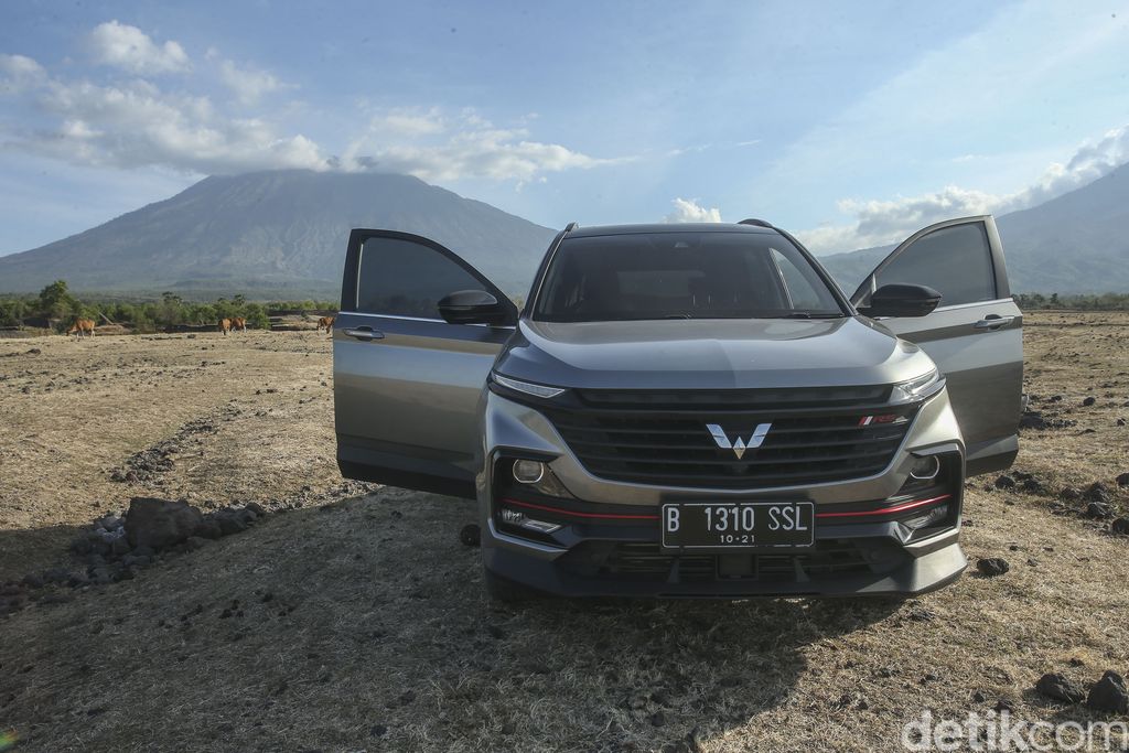 detikOto mencoba membawa Wuling Almaz RS ini menuju Savana Tianyar di Karangasem, Bali dengan medan berpasir dan berbatu.