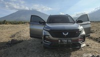 Kesimpulannya, meski menggunakan penggerak roda depan (FWD) dan keadaan penumpang penuh beserta barang bawaan, Wuling Almaz RS tetap bisa menaklukkan tanjakan curam sekalipun dalam road trip Ekspedisi 3.000 km ini.