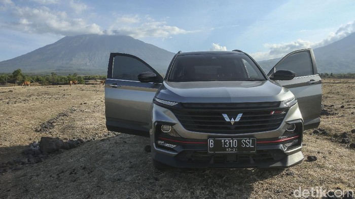 detikOto mencoba membawa Wuling Almaz RS ini menuju Savana Tianyar di Karangasem, Bali dengan medan berpasir dan berbatu.