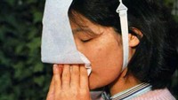 Dispenser umumnya untuk air minum. Ini malah buat tisu, ditaruh di kepala pula. (Dok: Kenji Kawakami/brightside) 