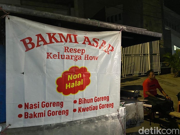 Bakmi Asap, Bakmi ‘Kayu Bakar’ Topping Babi Kecap yang Eksis Sejak 1960 Bakmi Asap, Bakmi ‘Kayu Bakar’ Topping Babi Kecap yang Eksis Sejak 1960