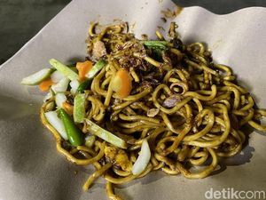 Ini Bakmi Kayu Bakar Topping Babi Kecap Legendaris dari Tahun 1960 di Jakarta