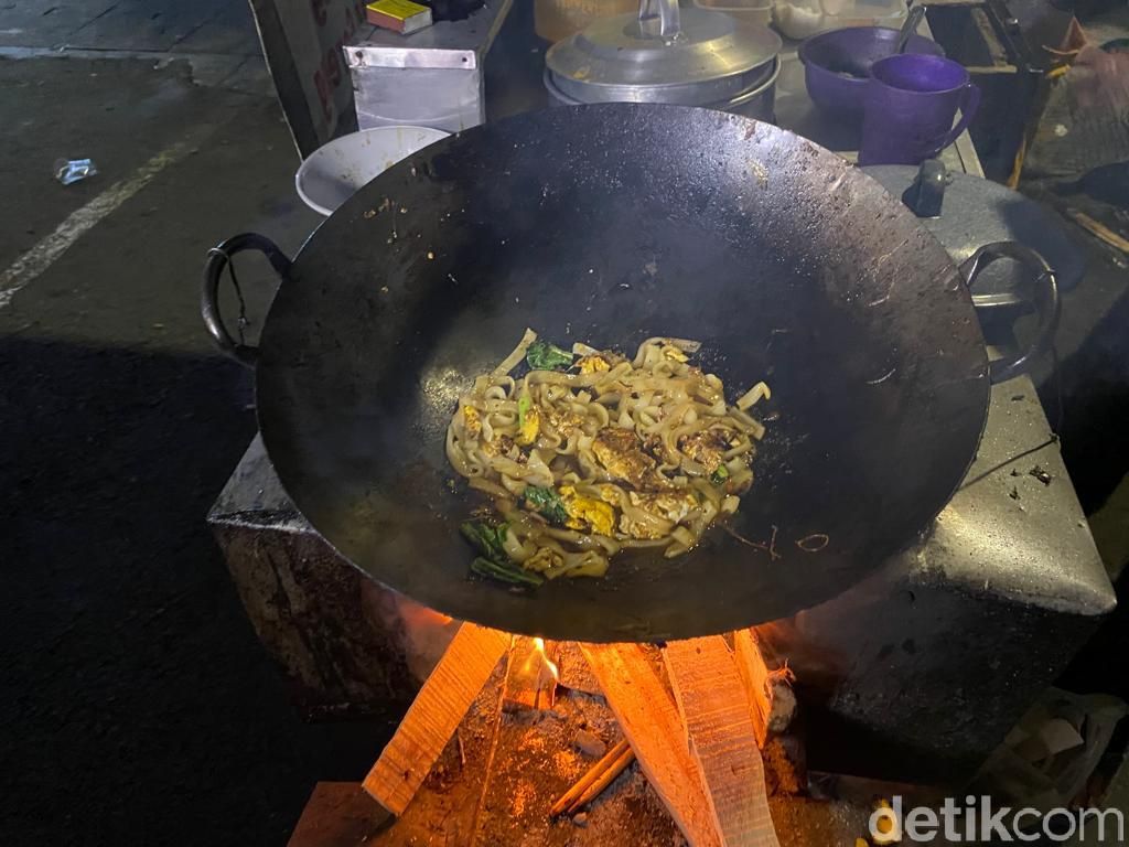 Bakmi Asap, Bakmi 'Kayu Bakar' Topping Babi Kecap yang Eksis Sejak 1960
