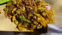 Selain metode masak dengan peti kayu yang dibakar, Koh Anton juga hanya menggunakan sambal kacang. Sambal kacang ini mirip dengan sambal kacang khas Betawi untuk nasi uduk.  Foto: detikFood