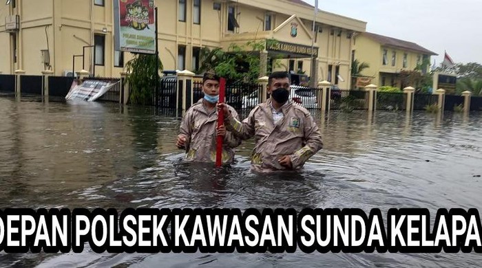 Banjir rob di depan Polsek Sunda Kelapa setinggi 50 cm (Dok. Polda Sunda Kelapa)