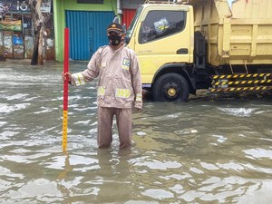 Banjir Rob di Lodan Raya Jakut Masih 25 Cm, Polisi: Tak Ada Tanggul Jebol