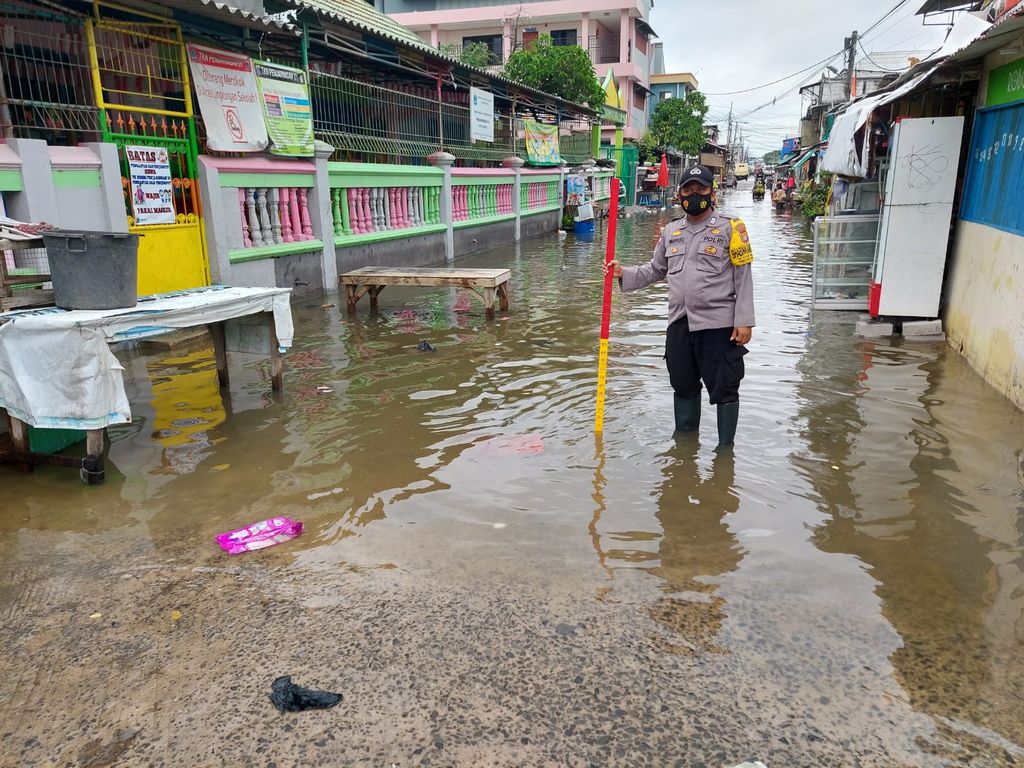 Banjir rob di kawasan Sunda Kelapa dan Muara Angke mulai surut (Annisa-detikcom)
