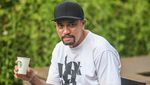 Crazy Rich Ahmad Sahroni Lahap Makan Nasi Padang dan Bubur Ayam