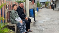 Beberapa tahun lalu nama Ahmad Sahroni viral dengan sebutan crazy rich Tanjung Priok. Ia diketahui memiliki rumah di gang sempit, namun kemewahannya ternyata tak terelakkan.