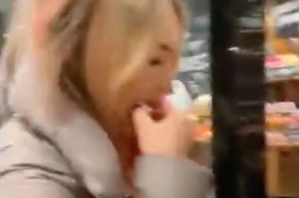Duh! Wanita Ini Bikin Panik Setelah Makan Sabun yang Bentuknya Mirip Makanan