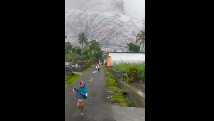 Erupsi Semeru, 4 Desember 2021. (Dok Humas BNPB)