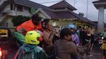 Foto-foto Evakuasi Korban Letusan Gunung Semeru