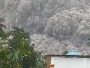 BMKG: Arah Angin di Sekitar Gunung Semeru ke Barat Daya
