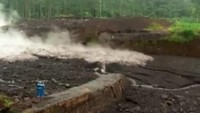 Hingga berita ini diturunkan, belum ada laporan mengenai jatuhnya korban jiwa dan visual Gunung Semeru masih tertutup kabut disertai hujan dengan intensitas sedang. Sementara itu, kerugian materiil dan dampak lainnya dari erupsi Gunung Semeru masih dalam pendataan.